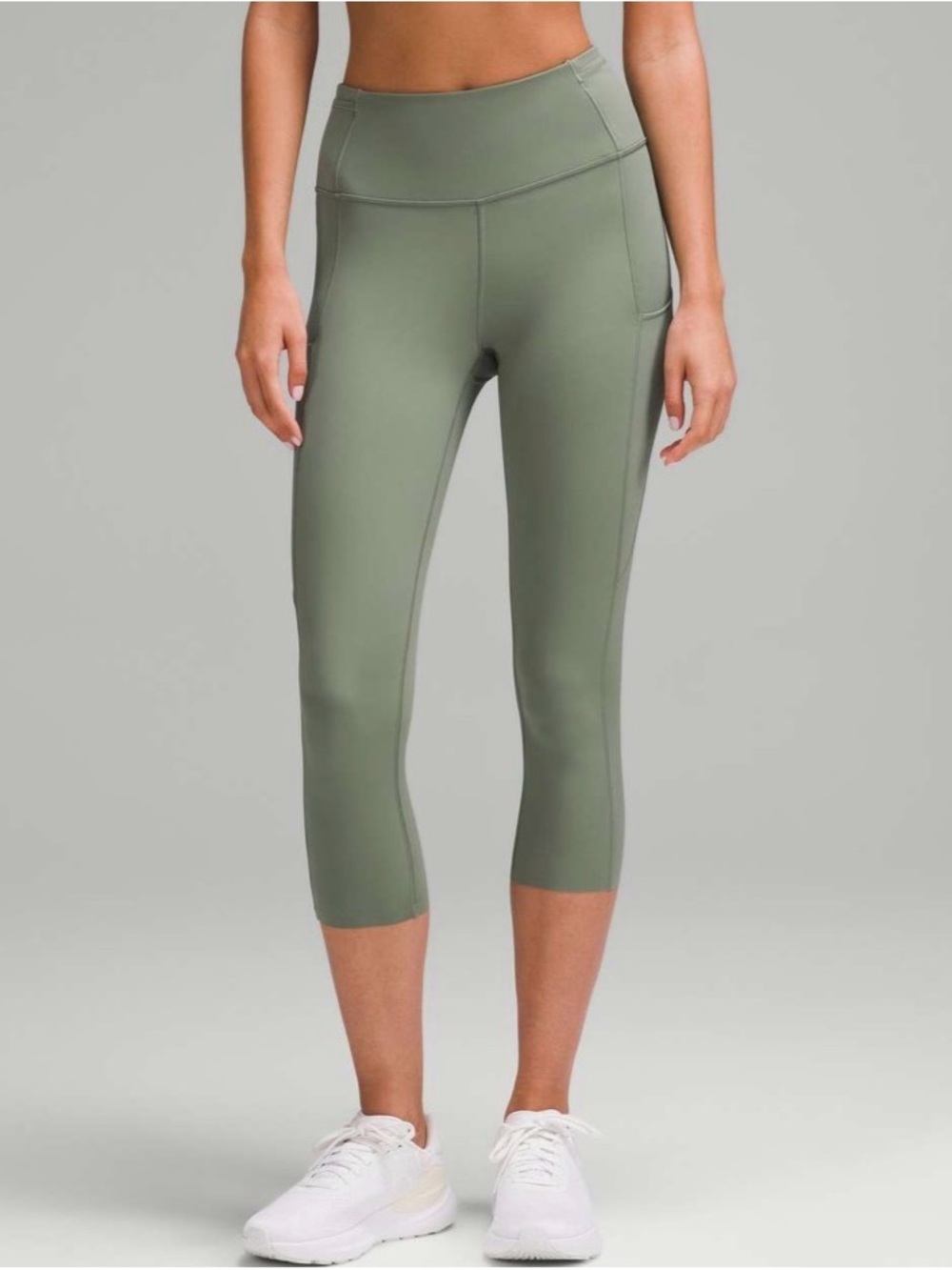 Lululemon Fast and Free High-Rise Crop 19" *7 Pocket
Grey Eucalyptus - size 2